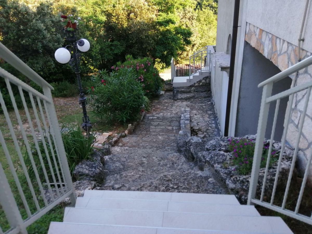Garden Apartment Пиешчана Увала Екстериор снимка