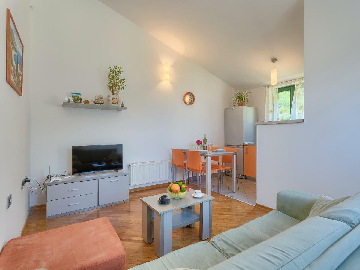 Garden Apartment Пиешчана Увала Екстериор снимка